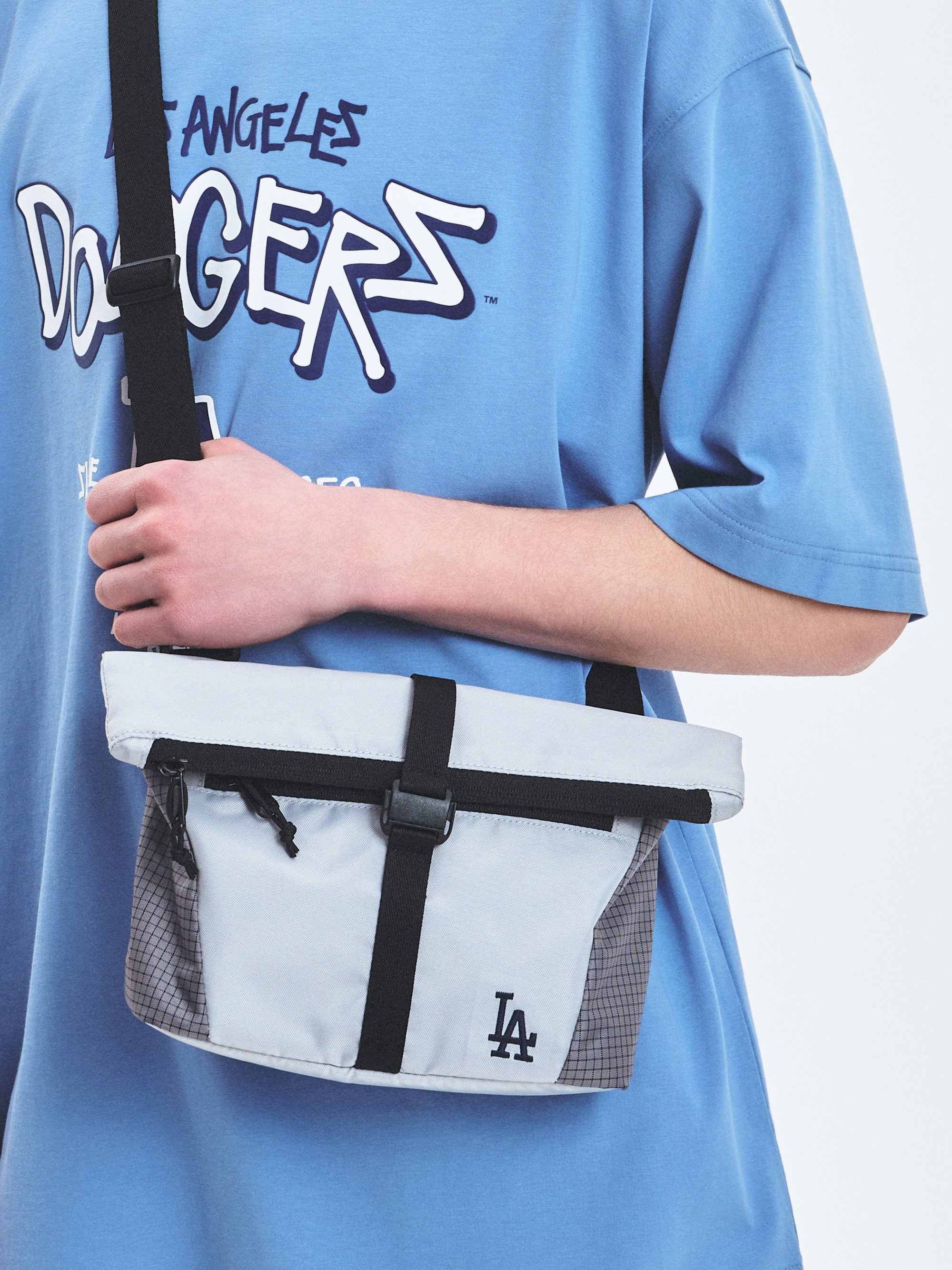 ★MLB Korea★ Basic Gopcore Cross Bag NY Black 3ACRB025N-50B BASIC GORPCORE POCKET CROSS BAG NEW YORK YANKEES (3ACRB035N