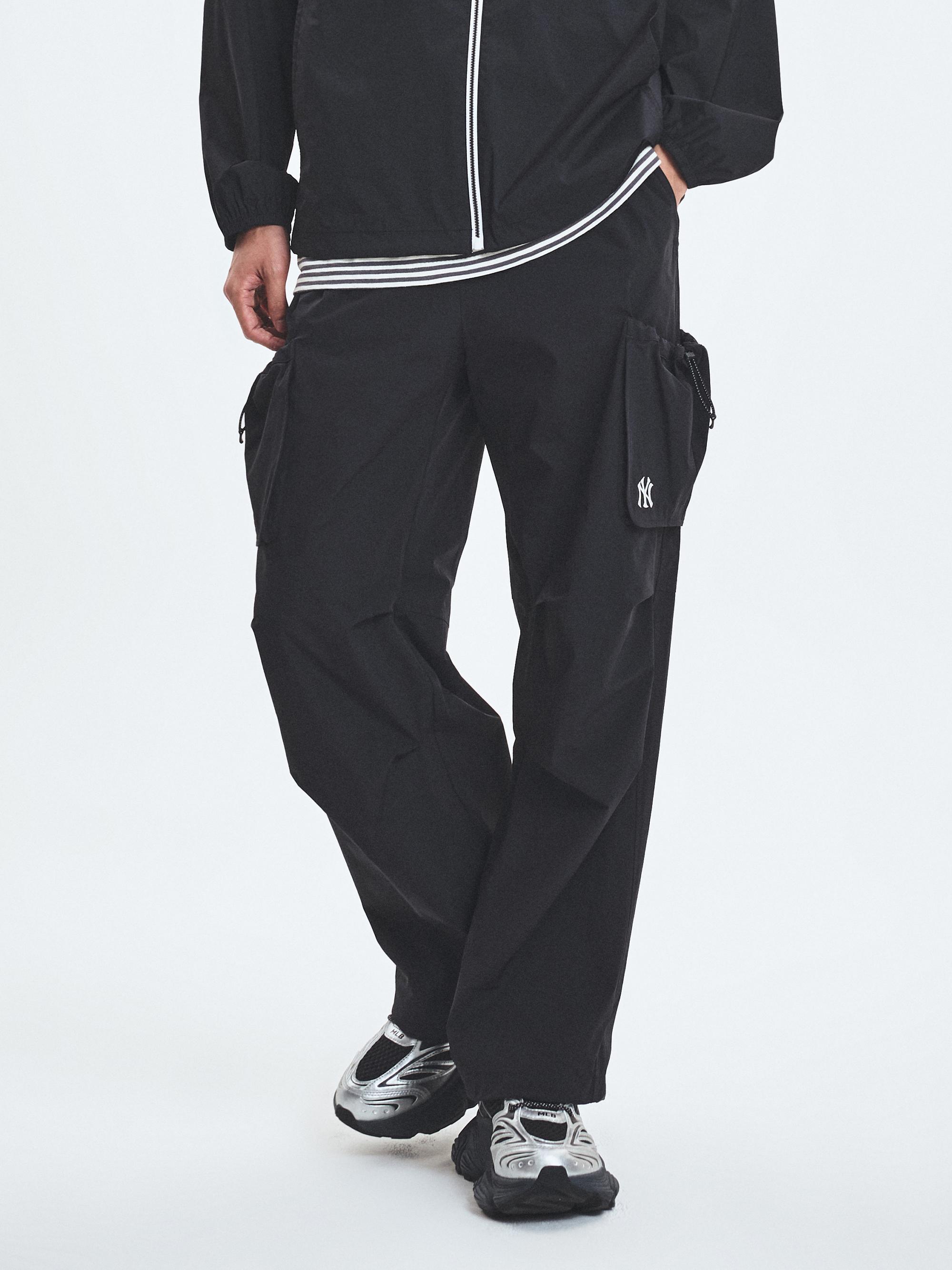 MLB 고프코어 경량 스트링 카고 와이드 팬츠 뉴욕양키스 (BLACK) MLB 고프코어 경량 스트링 카고 와이드 팬츠 뉴욕양키스 (BLACK)