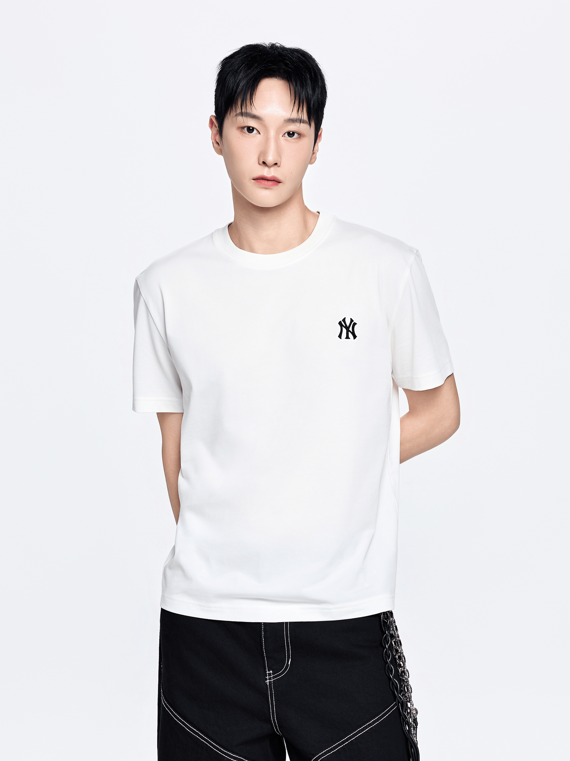 베이직 스몰로고 레귤러핏 반팔 티셔츠 뉴욕양키스