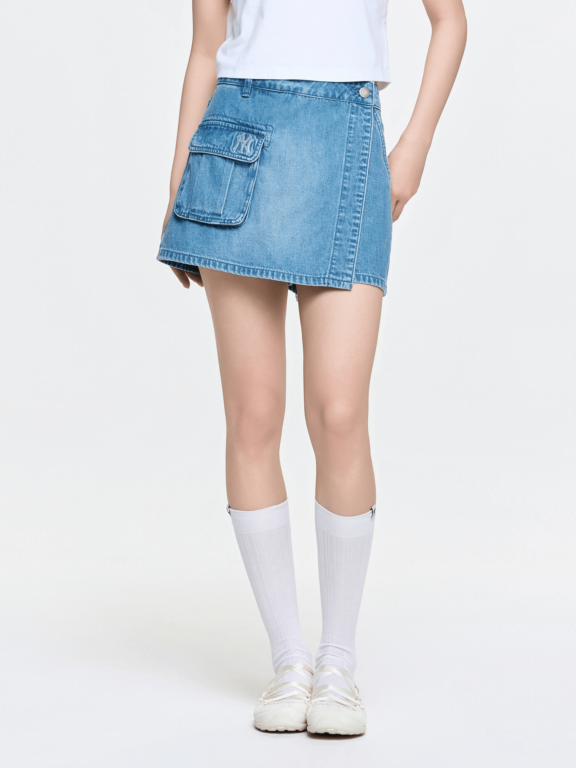 여성 베이직 스몰로고 카고 데님 랩스커트 뉴욕양키스